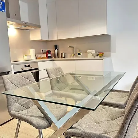 Apartment New Port, Free Parking Ybh3a